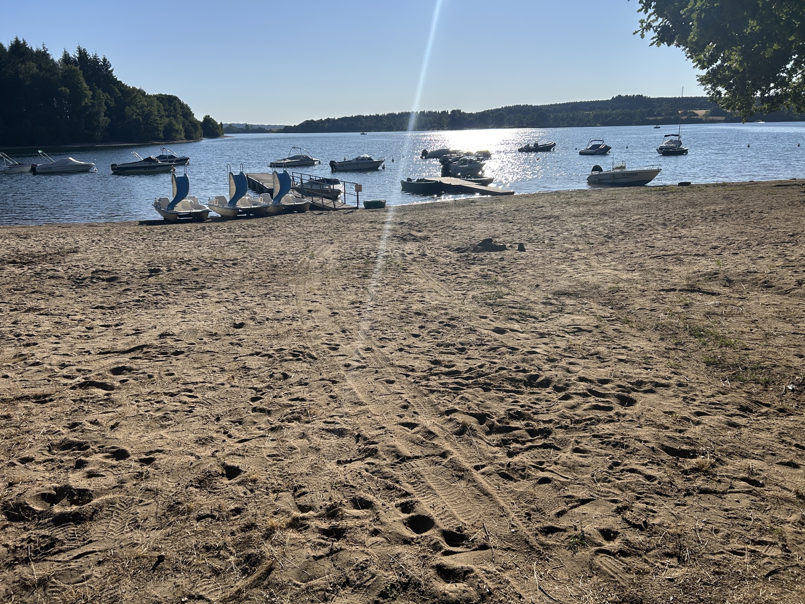 Plage du lac de Pareloup